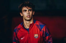 詹姆斯完成生涯第八次压哨绝杀，为湖人生涯首次