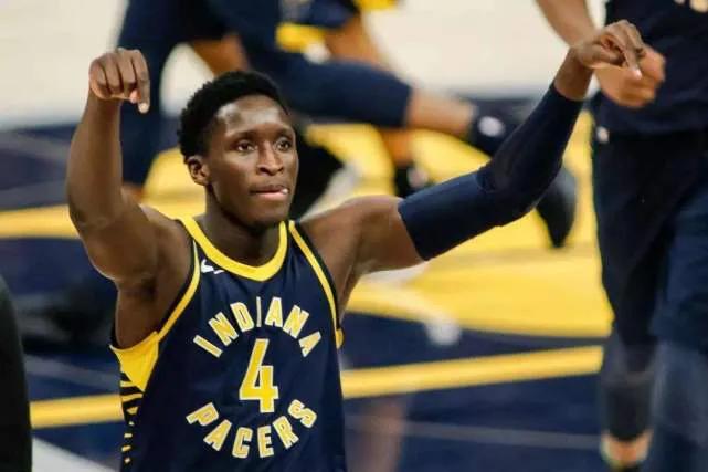 三连冠功勋退役，伊涅斯塔获赠西班牙队131场纪念球衣